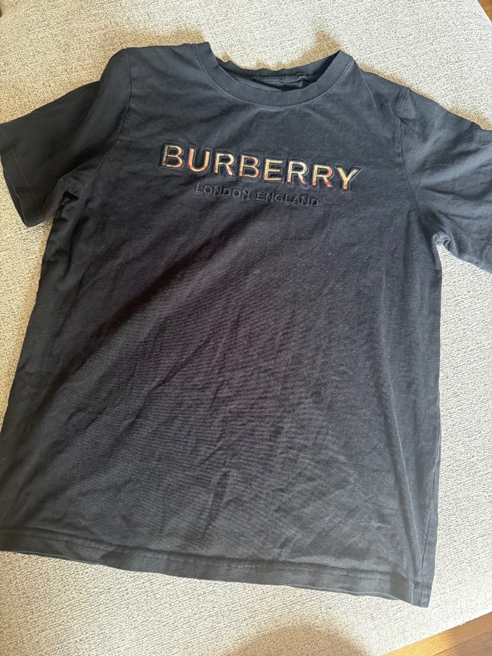 Burberry t shirt